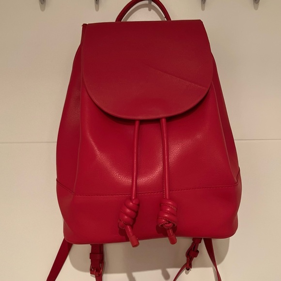 Knotted flap backpack - Picture 6 of 9